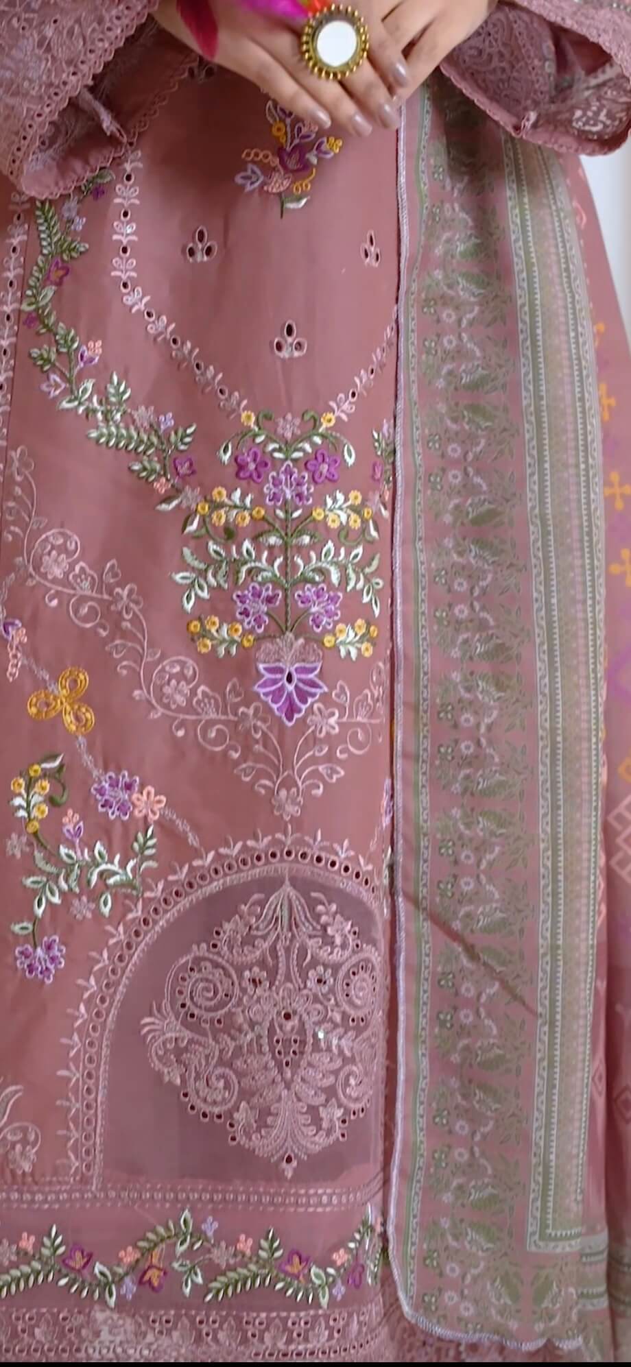 Riwaj Elegant look 563 alternate